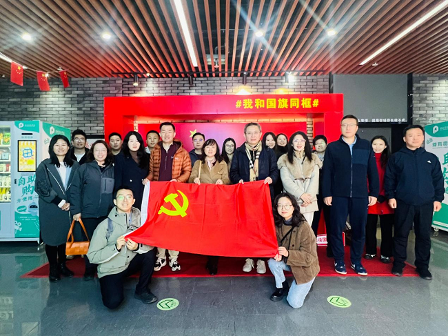 保利财务党支部开展“重温峥嵘岁月 赓续红色血脉”红色观影主题党日活动